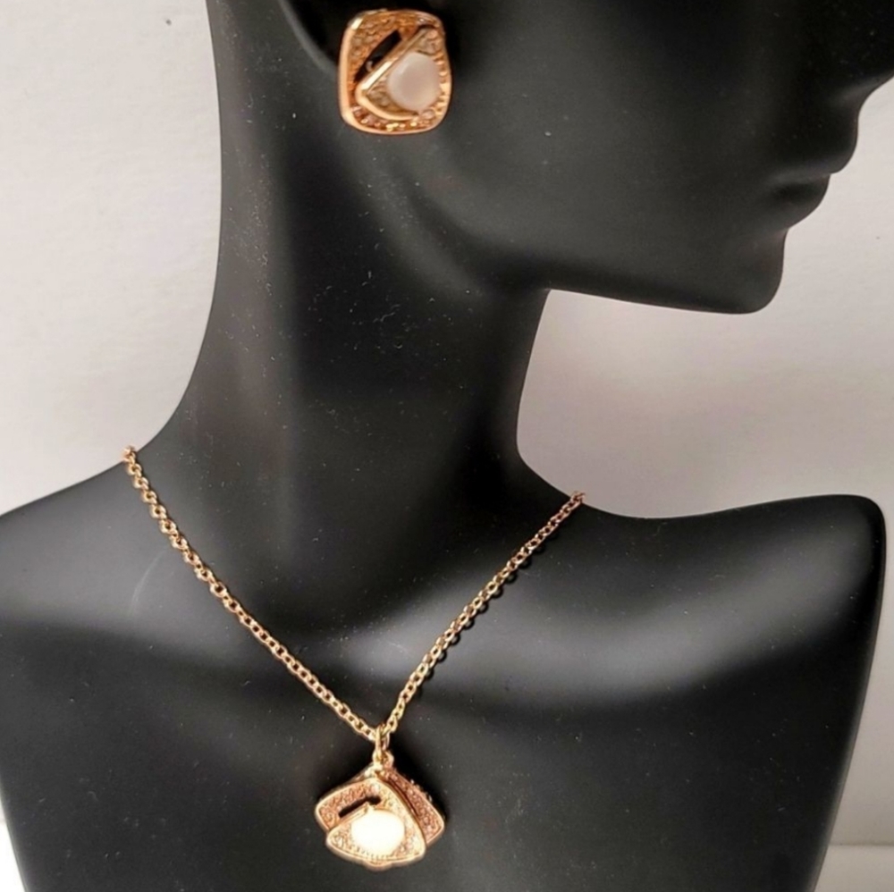 Rosetone Necklace And Earrings Set